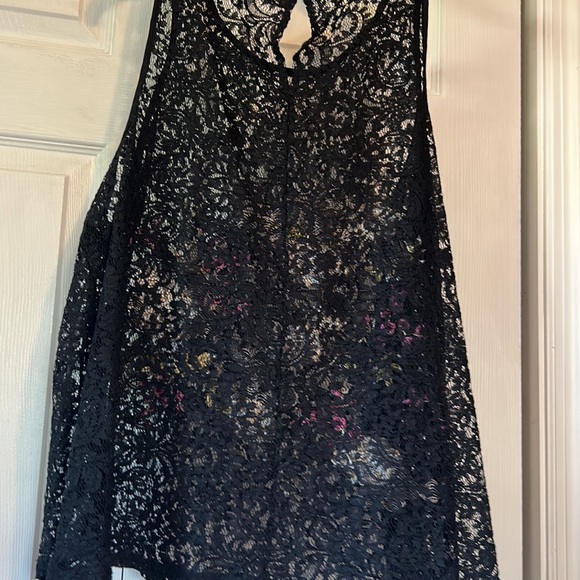 Unique shell blouse - Picture 5 of 5